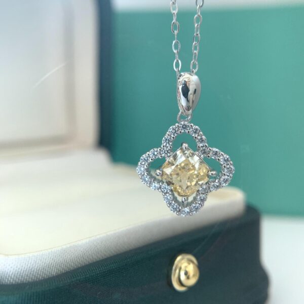 1 Silver Moissan Diamond Necklace Clover