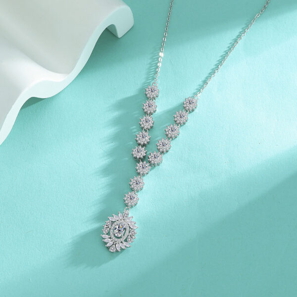 925 Sterling Silver Moissanite Sunflower Pendant Necklace
