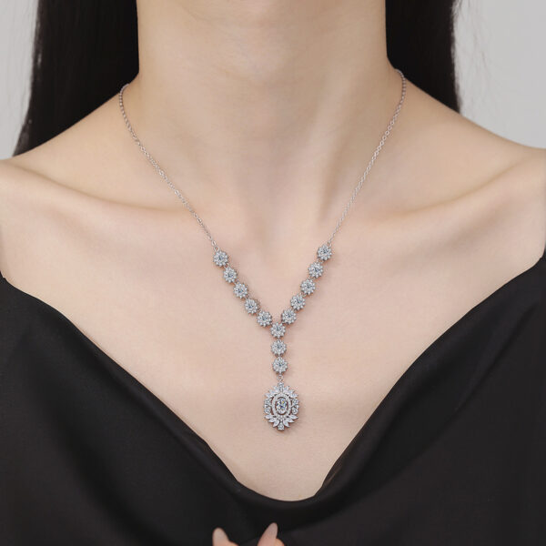 925 Sterling Silver Moissanite Sunflower Pendant Necklace